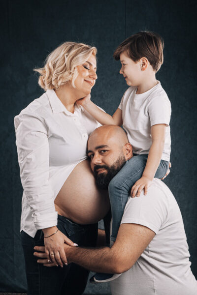 καλλιτεχνική οικογενειακή φωτογραφία εγκύου